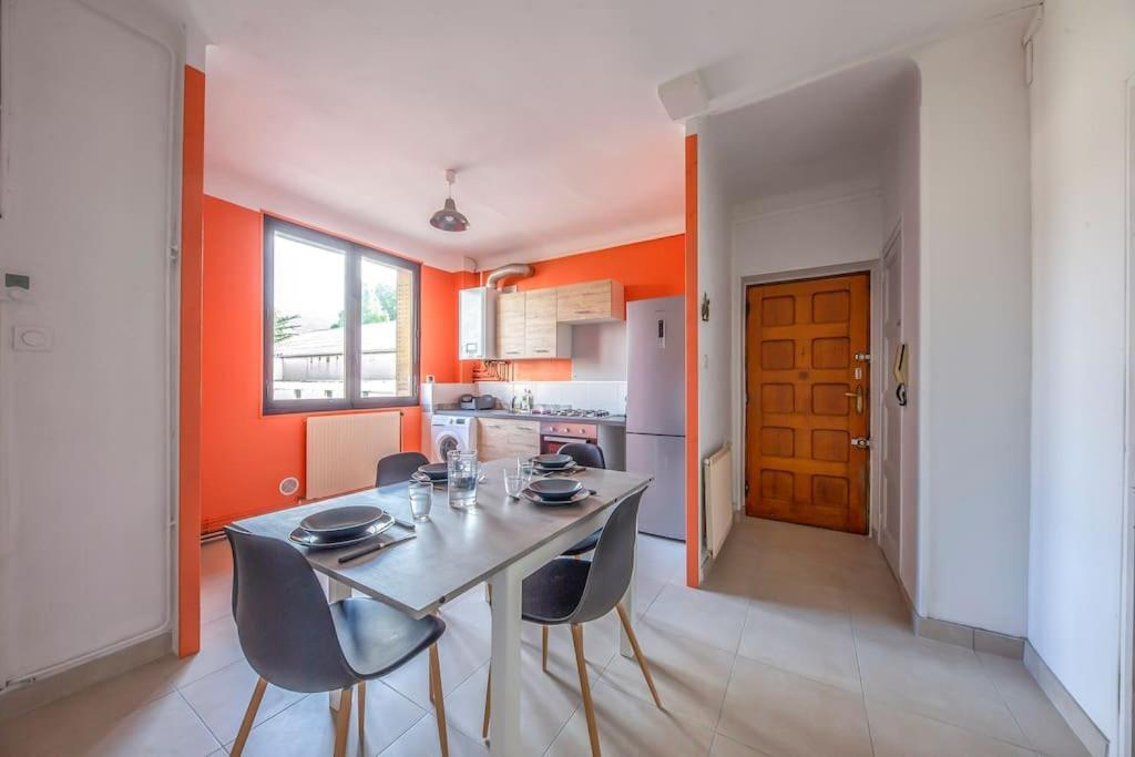 Appartement Au Bord De La Leysse A ชองเบรี ภายนอก รูปภาพ